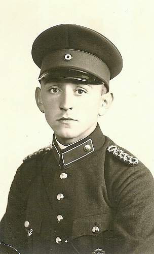 Po-Police Headgear in Period Photos