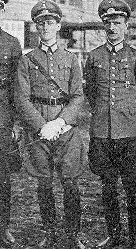 Tradtitions-Badged RW Headgear in Period Photographs