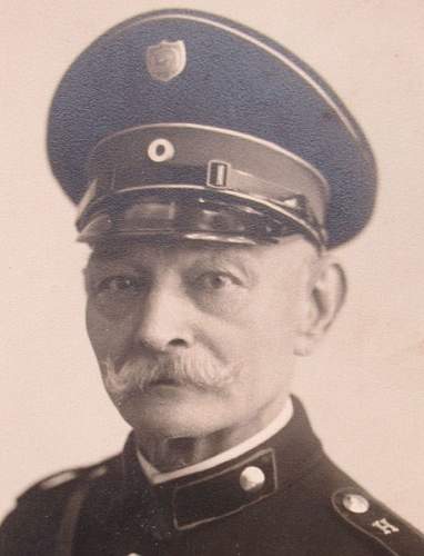 Po-Police Headgear in Period Photos