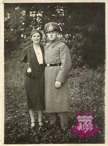 Tradtitions-Badged RW Headgear in Period Photographs