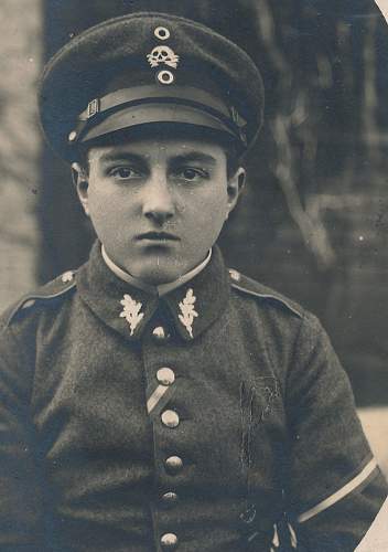 Freikorps &amp; Paramilitary Weimar Headgear in Period Photographs