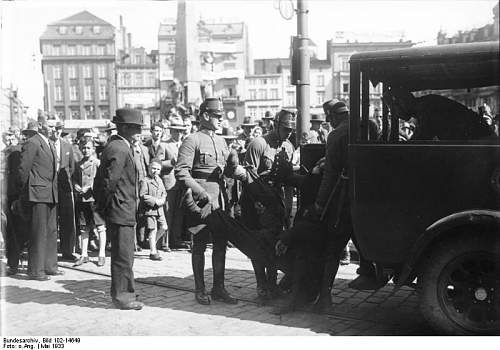 Po-Police Headgear in Period Photos