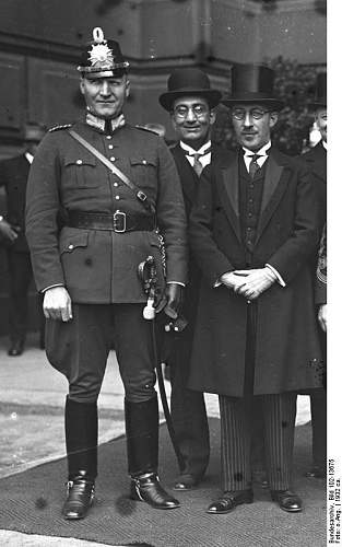 Po-Police Headgear in Period Photos