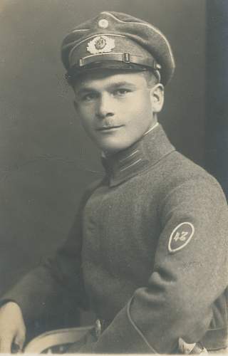 Freikorps &amp; Paramilitary Weimar Headgear in Period Photographs