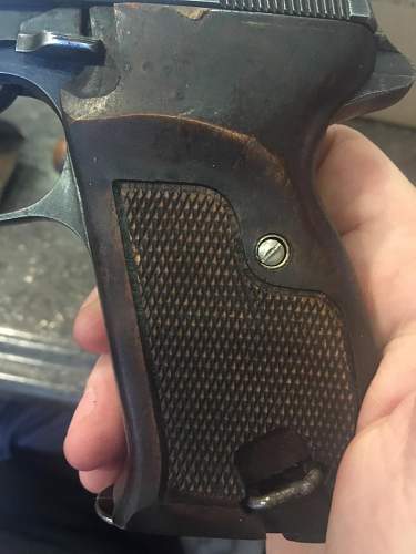 Walther P38 Real grips? Rate its condition