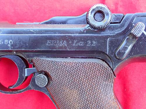 Erma Werke LA-22 pistol with box