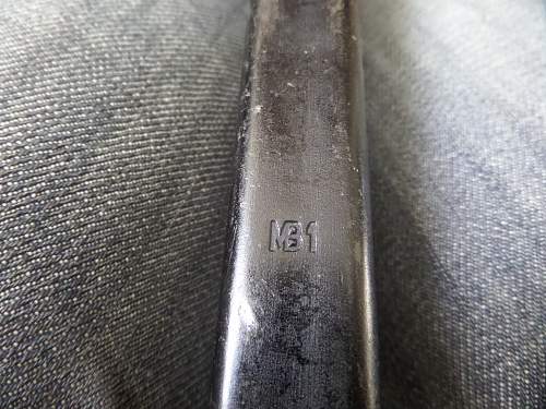 Help needed with marking on a Sten magazine