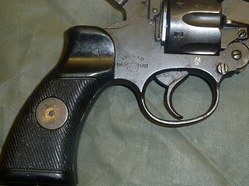 Enfield Revolver grips, need some help!