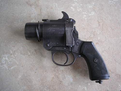 unusual ww2 signal pistol