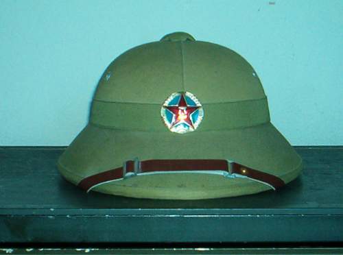 Chinese / PLA  sun helmet with badge