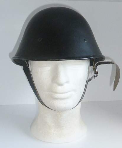 Dutch KNIL  helmet postwar reissue ?