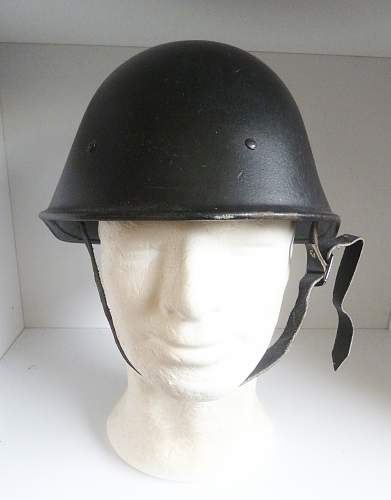 Dutch KNIL  helmet postwar reissue ?