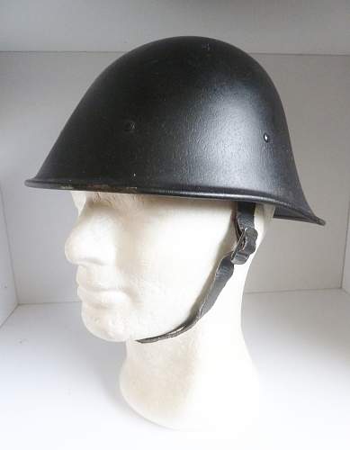 Dutch KNIL  helmet postwar reissue ?