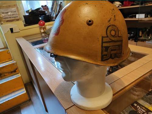 Italian M33 helmet-1947-90