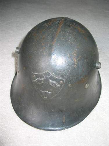M21(!18) helmet with stirnpazner lugs and browplate just like WW1 M16 helmet.