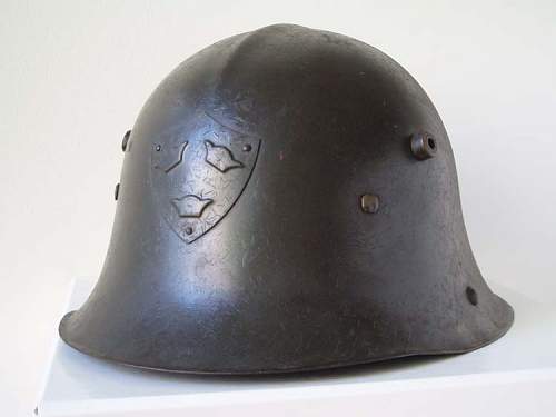 M21(!18) helmet with stirnpazner lugs and browplate just like WW1 M16 helmet.