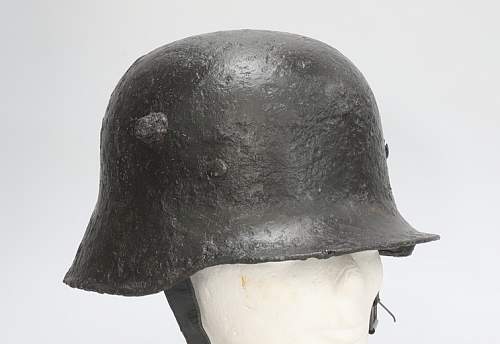 Why do WW2 Finnish helmets often look like this