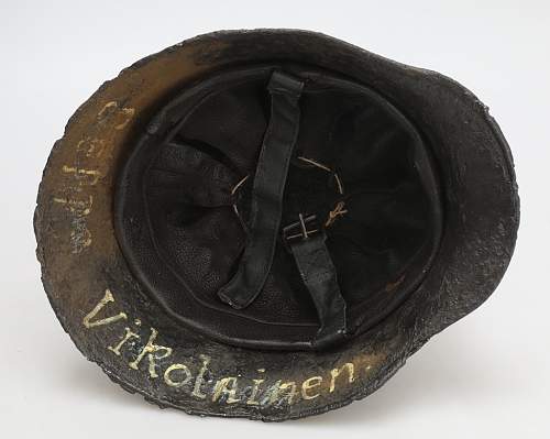 Why do WW2 Finnish helmets often look like this