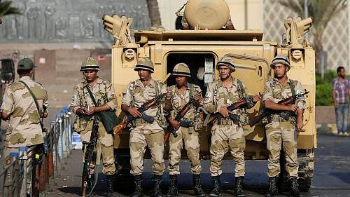 helmets in use by the Egyptian military