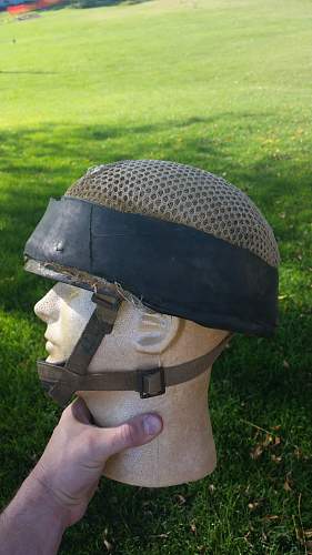 Is this an Israeli six day war paratrooper helmet?