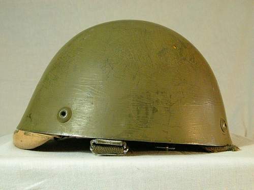 Post War Italian M 42/60 Paratrooper helmet