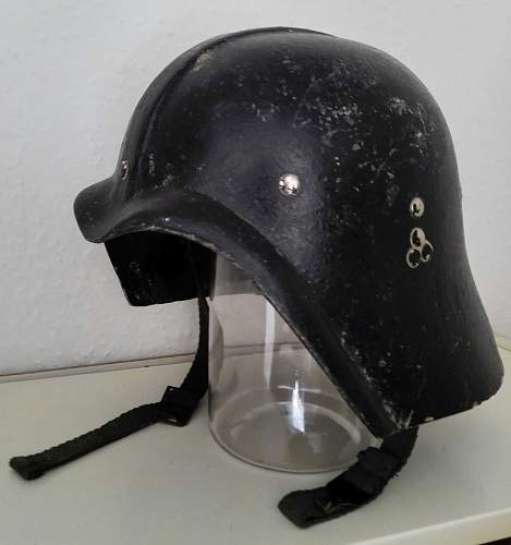 Iraqi Fedayeen helmet.