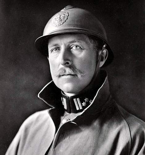 French medals Belgian front. French officer with Belgian helmet.