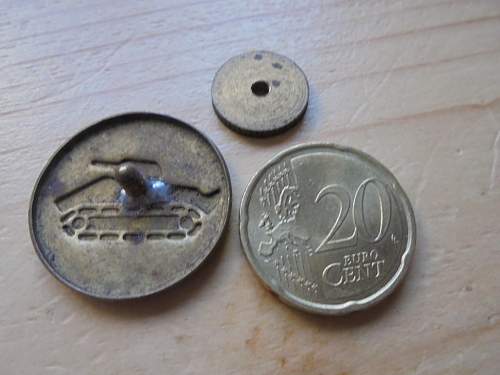 Unknown uniform button French Tank corps?