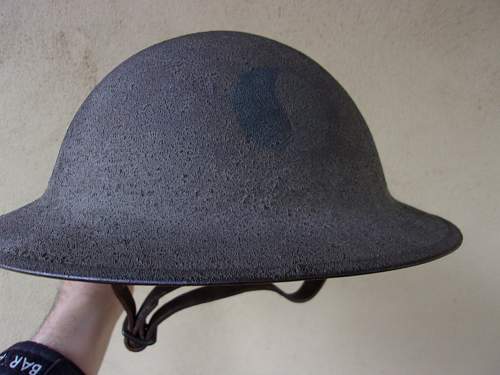 Help insigna on ww1 M17 US Helmet