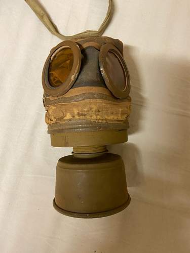 Is This French ARS Gas Mask The WW1 Version Or The Post War Version?