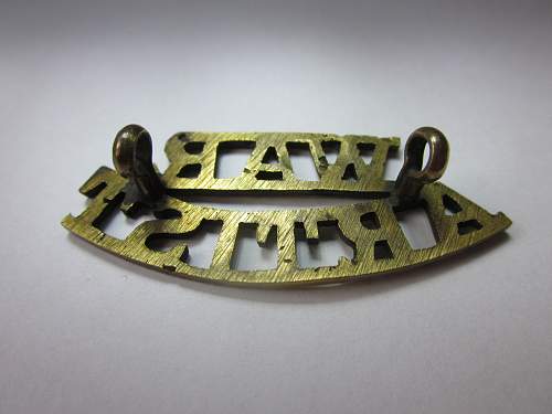 WW1 War Artist brass shoulder title.