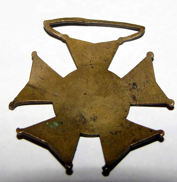 Trying to identify an old US war badge