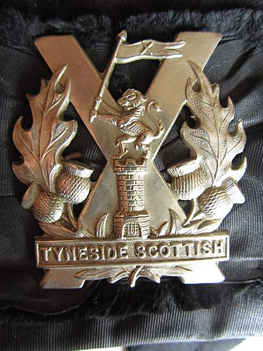 Tyneside Scottish glengarry and badge ... 1915 ?