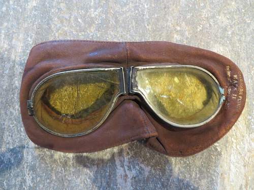 WW.1 Flying helmet, goggles and gloves.