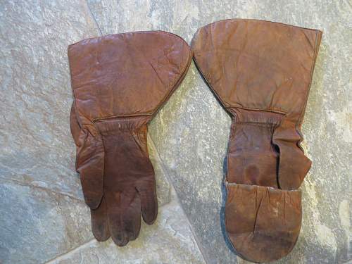 WW.1 Flying helmet, goggles and gloves.