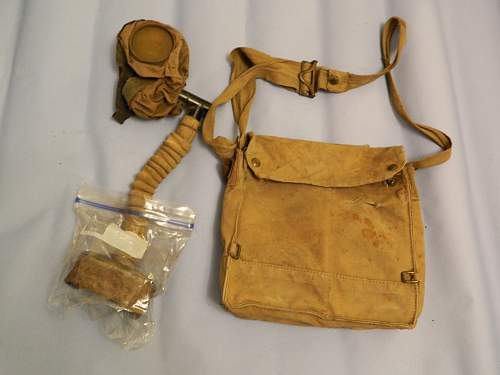 Early WW1 British Cloth Gas Mask - Has anyone got one ?