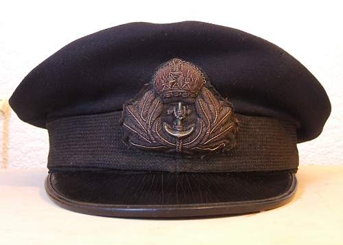 Royal Navy cap ... WW1?