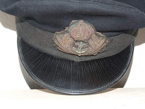 Royal Navy cap ... WW1?