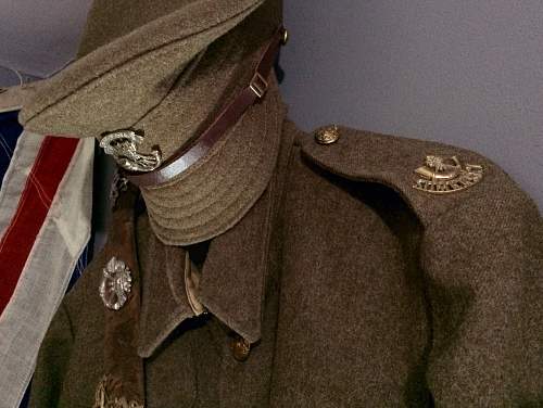 WW1 British Shoulder Titles, which way?